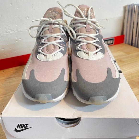 Womens Nike Air Max 270 React - Picture 3 of 6